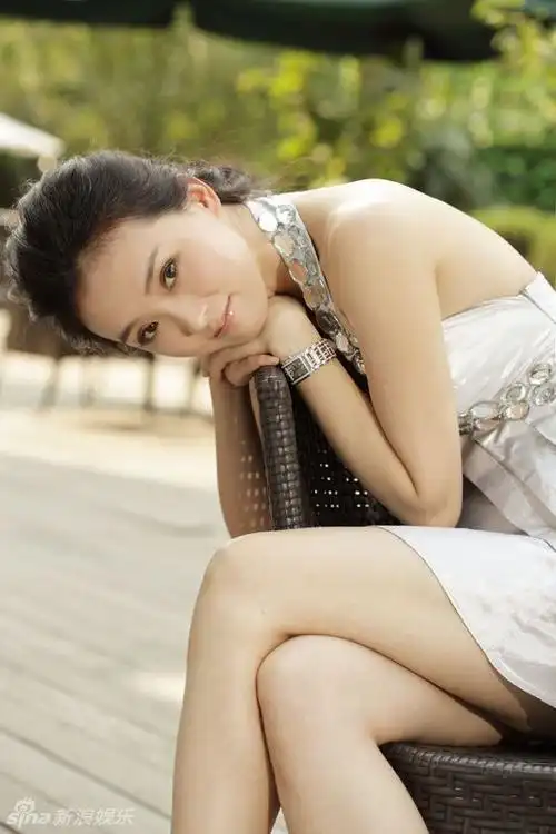 组图:王艳写真恣享生活乐趣 淡雅气质诠释优雅_高清图集_新浪网