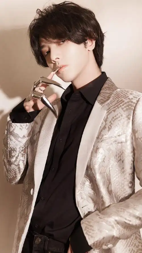 华晨宇美貌大赏##华晨宇博客天下十月刊封面