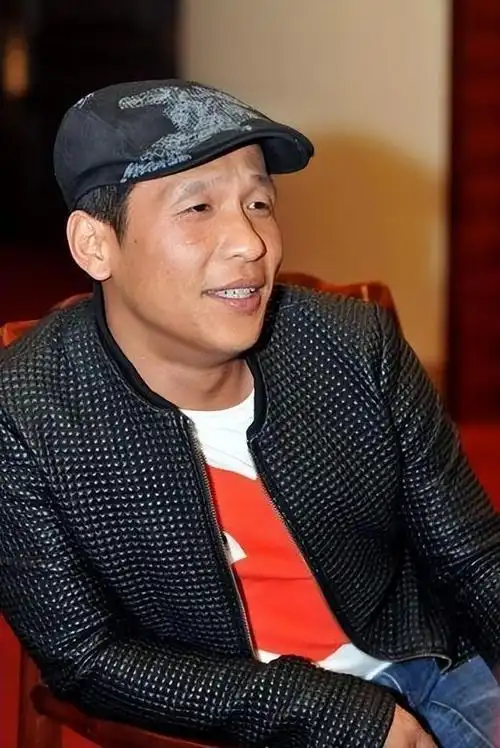 回顾宋小宝:成名抛弃原配霍晓红,二婚娶女粉丝,如今成人生赢家