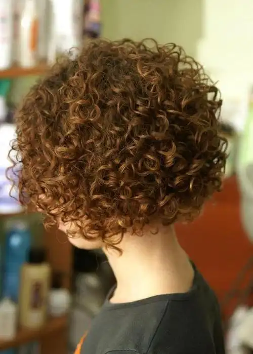 女人过了40岁看看这三种短发时尚显年轻