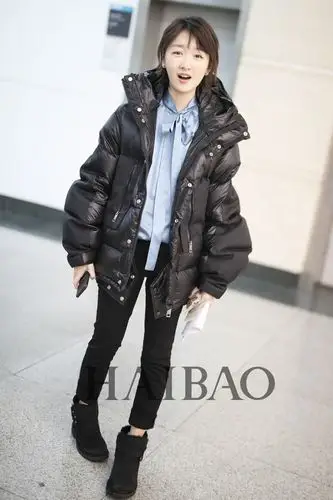 "2018海报街拍instar"候选人周冬雨的全年街拍合集:搭配紧贴潮流,灵气