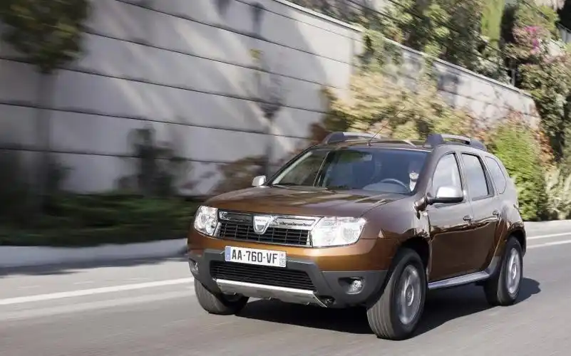 2011款达西亚duster越野车桌面壁纸第13张