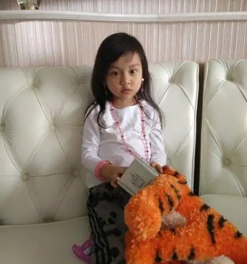 福利李小璐新一波童年照来袭璐迷们请自觉查收