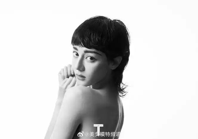 迪丽热巴狼尾短发造型时尚大气