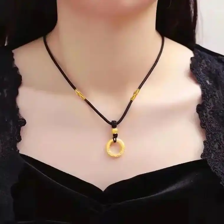 老凤祥 #足金挂件 平安扣,同心圆 #纯手工编#情侣装#亲 - 抖音