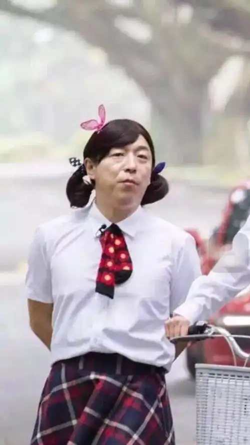 男扮女装哪家强,最后一个肯定是来搞笑的