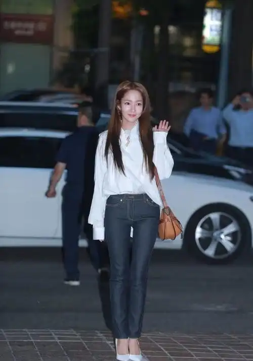 韩国时尚女神朴敏英身高164cm李敏镐绯闻女友身材妖娆感性