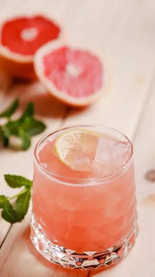 杯子里装满了好喝的优美饮品图片