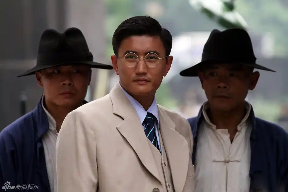 组图:张丰毅《雾都》重演英雄 网友质疑角色_高清图集_新浪网