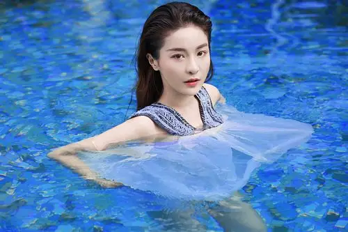 贡米复古写真曝光灵动少女尽显夏日温柔