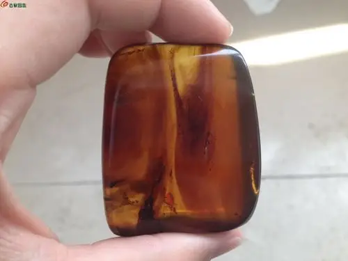 三块流淌纹很漂亮的缅甸琥珀裸石