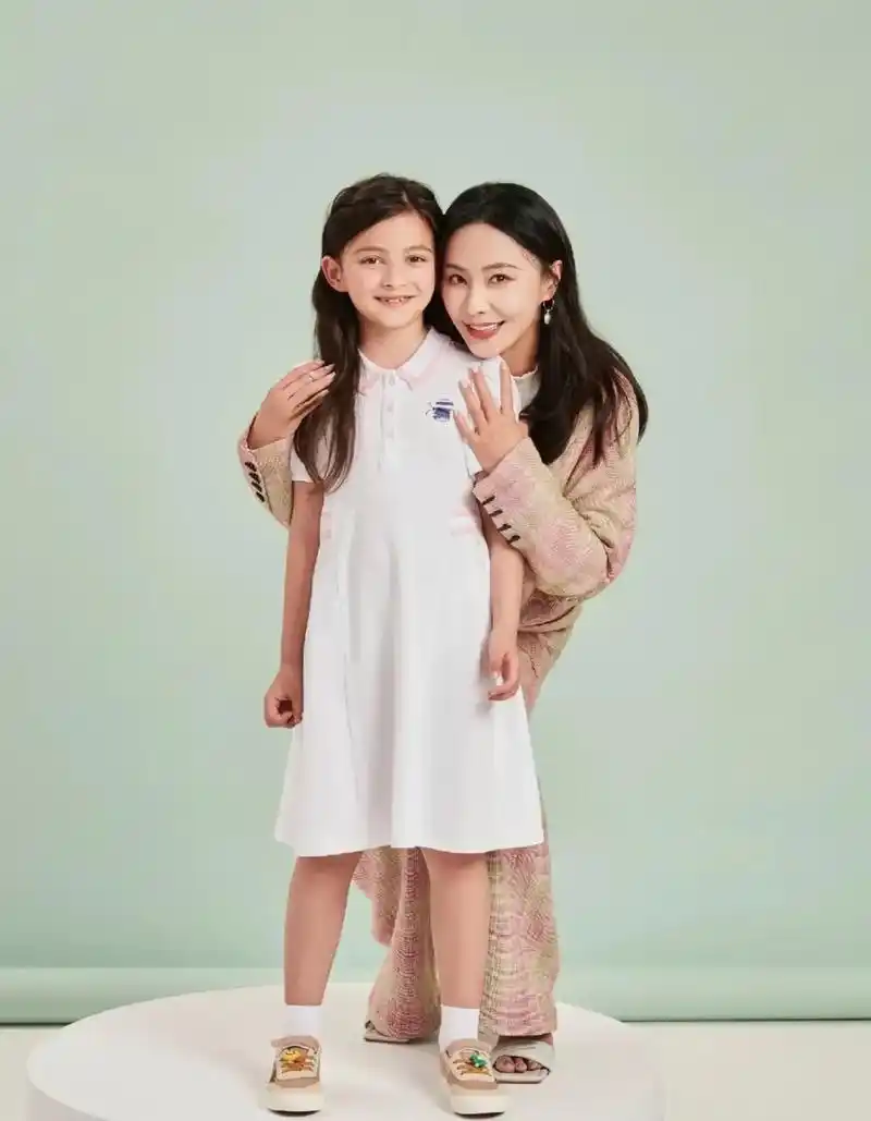 马雅舒二婚生了一对可爱的混血宝宝,她的儿子长得还挺帅气.