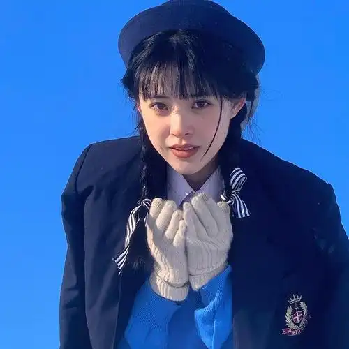 治愈清纯的制服少女头像