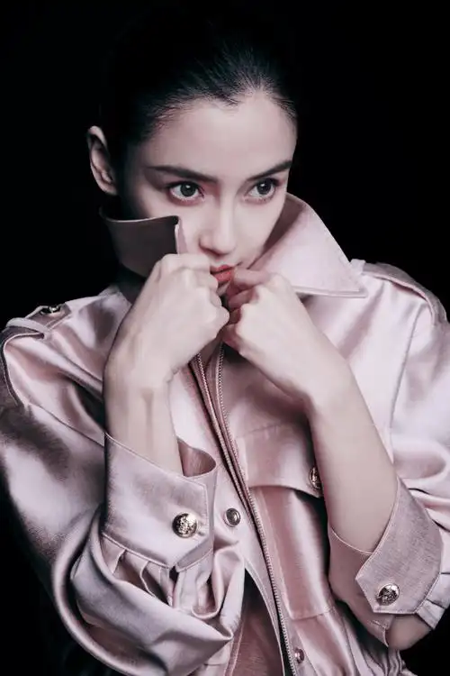 原创angelababy复出后再发大胆写真另类又高级身姿撩人神秘优雅