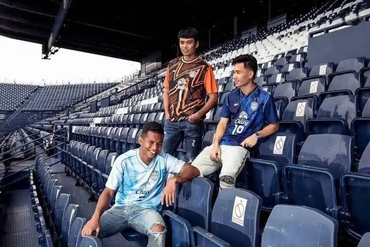 武里南联发布2022赛季亚冠主客场球衣