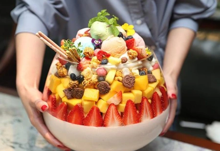 20斤的超大冰淇淋,吃完就免单,端上桌后,大胃王都直接认输