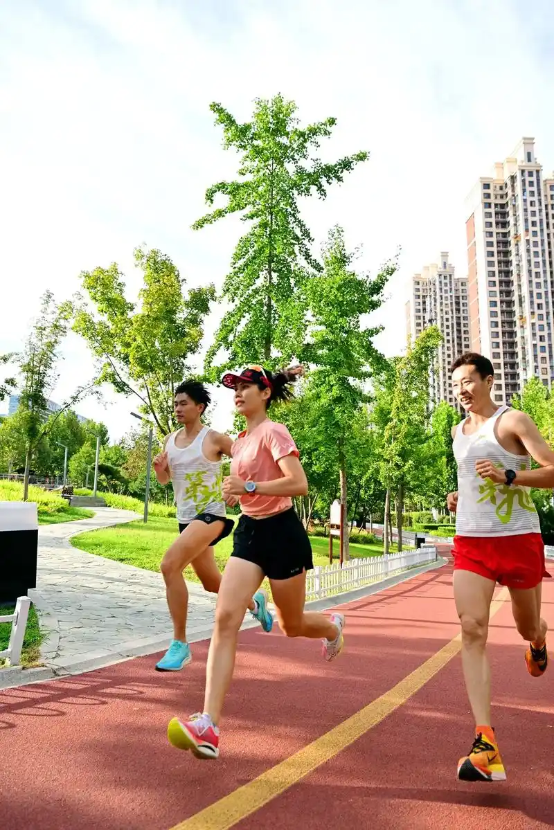 跑步 #第九道 帮朋友拍摄素材照片,我们也蹭几张跑步美图哈 - 兑趑