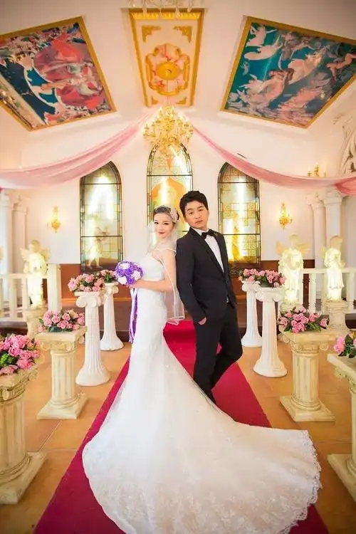 程东升与梁巧敏郑重的邀请您参加我们的婚礼,望您在百忙之中抽出空闲