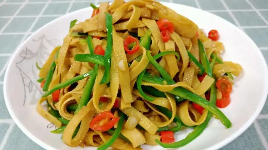 豆皮炒辣椒想要好吃,调味才是最关键,软滑鲜香,既下饭又好吃