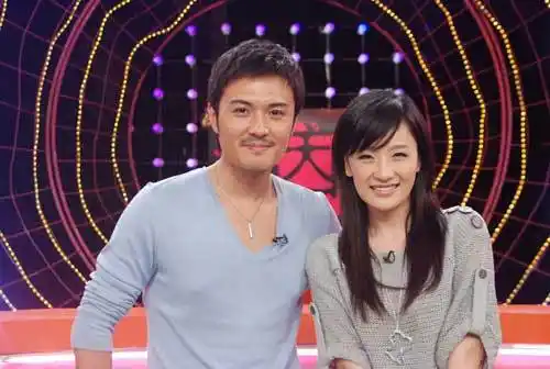 【图】于小伟现任女友孙宁恋情曝光 因戏结缘手牵手逛街