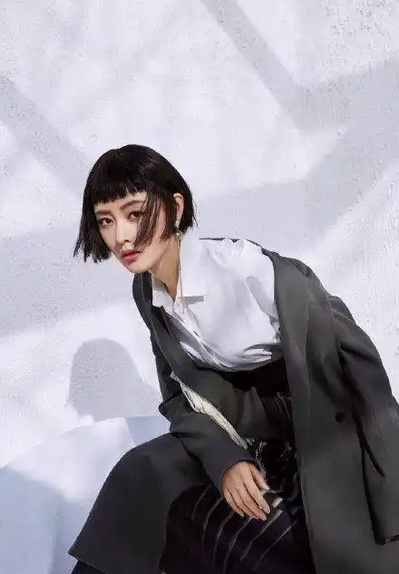 张天爱公开自家衣帽间,网友直呼:这简直是每个女孩的梦想 67_短发