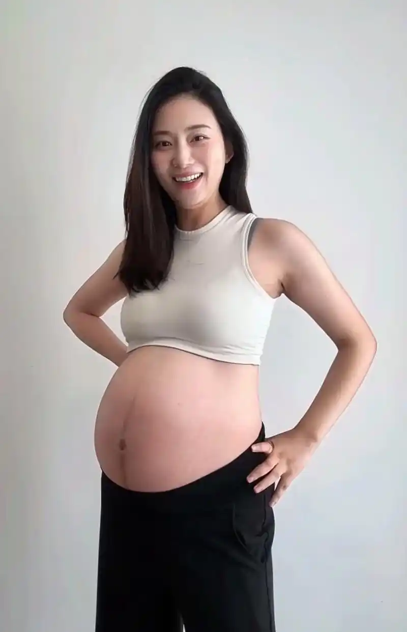 孕妇背带裤孕晚期 #怀三胞胎孕妇的肚子到底有多大 #二胎三