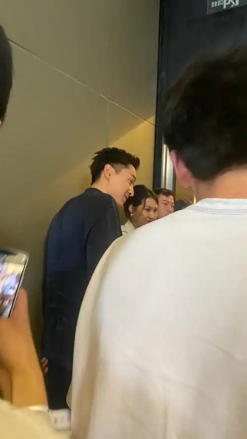 胡歌删博后发自拍##胡歌 我对不起好多人##胡歌不虚此行