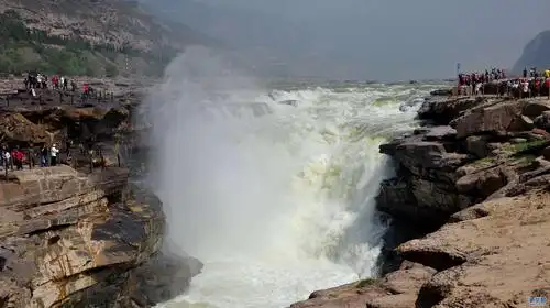 黄河壶口瀑布景区山西陕西各管一岸想看全貌得买两张票