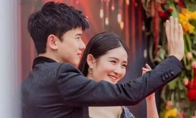 一身孕妇打扮小腹明显隆起|快本|怀二胎|张杰谢娜_网易订阅