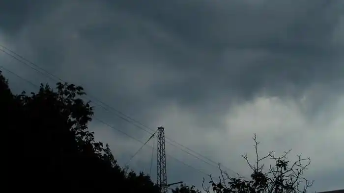 实拍暴风雨来临前乌云密布雨点掉落4k视频