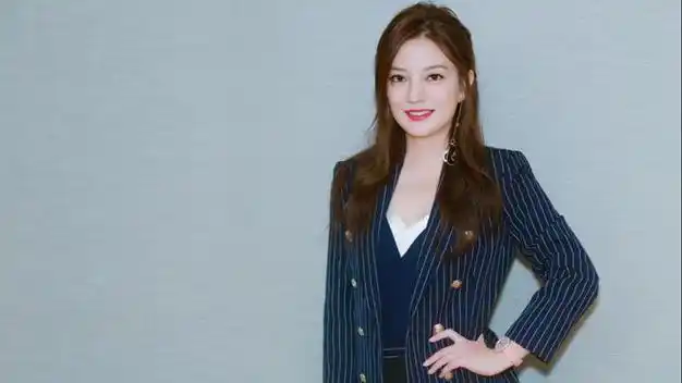 赵薇遭封杀神隐2年后,亲哥曝其素颜照:但依然美|马云|记者|黄有龙