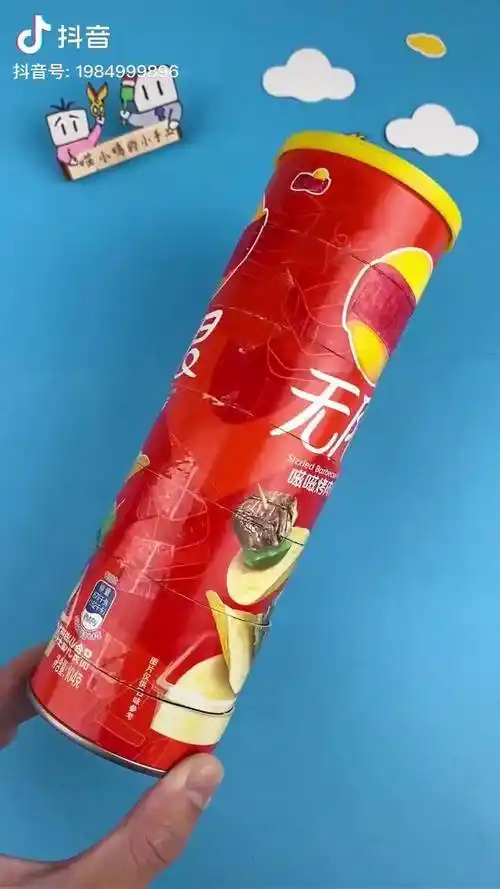 把薯片桶做成这样妈妈过年给你买一箱废物利用亲子手工创意diy