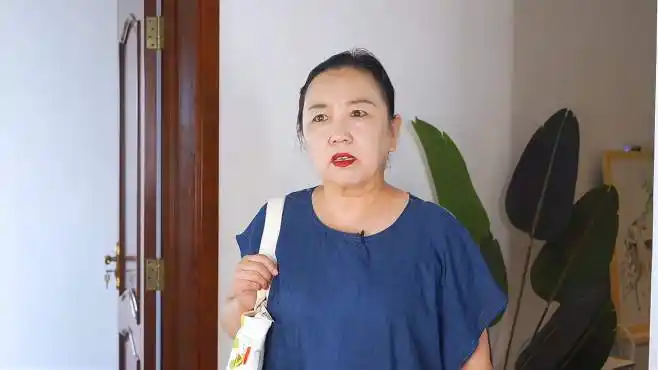 婆婆来家里不换鞋,被儿媳妇嫌弃,婆婆却为儿媳妇说好话?