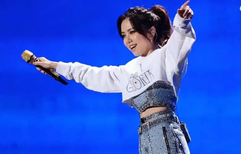 邓紫棋演唱会《天空没有极限》!