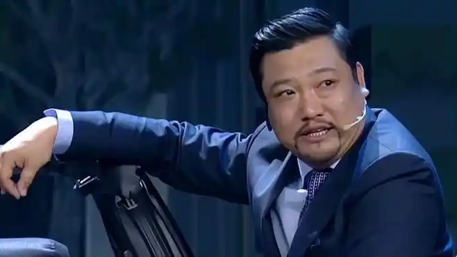 贾冰小品《爱的专车》片段,听见"贾玲"眼睛都瞪直了,谁看谁笑-影视综