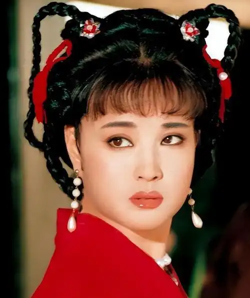 年过半百还在装嫩的六位女星,美颜年轻30岁,生图却变