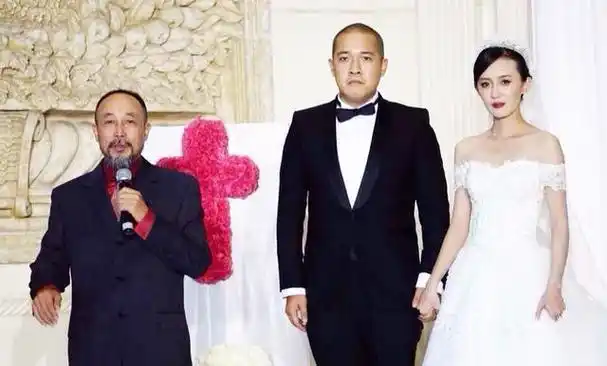 张丰毅性格坚韧,对儿子的教育更是严格要求.