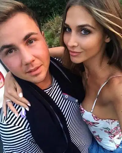 格策女友最新靓照