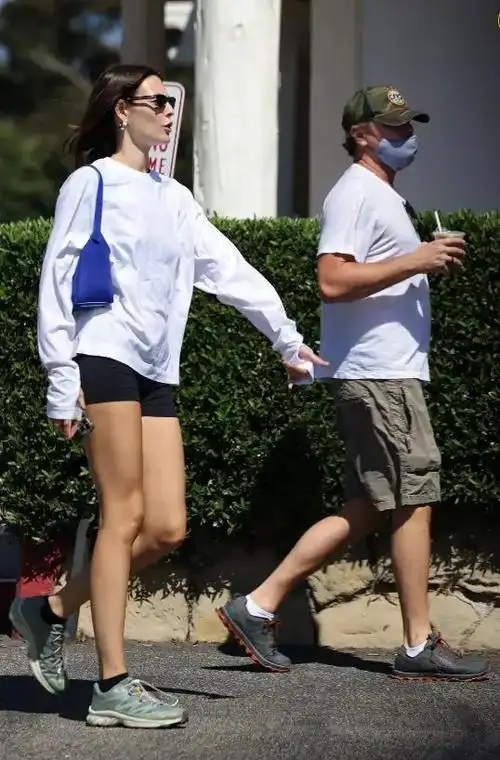 48岁小李子新女友曝光震惊网友!