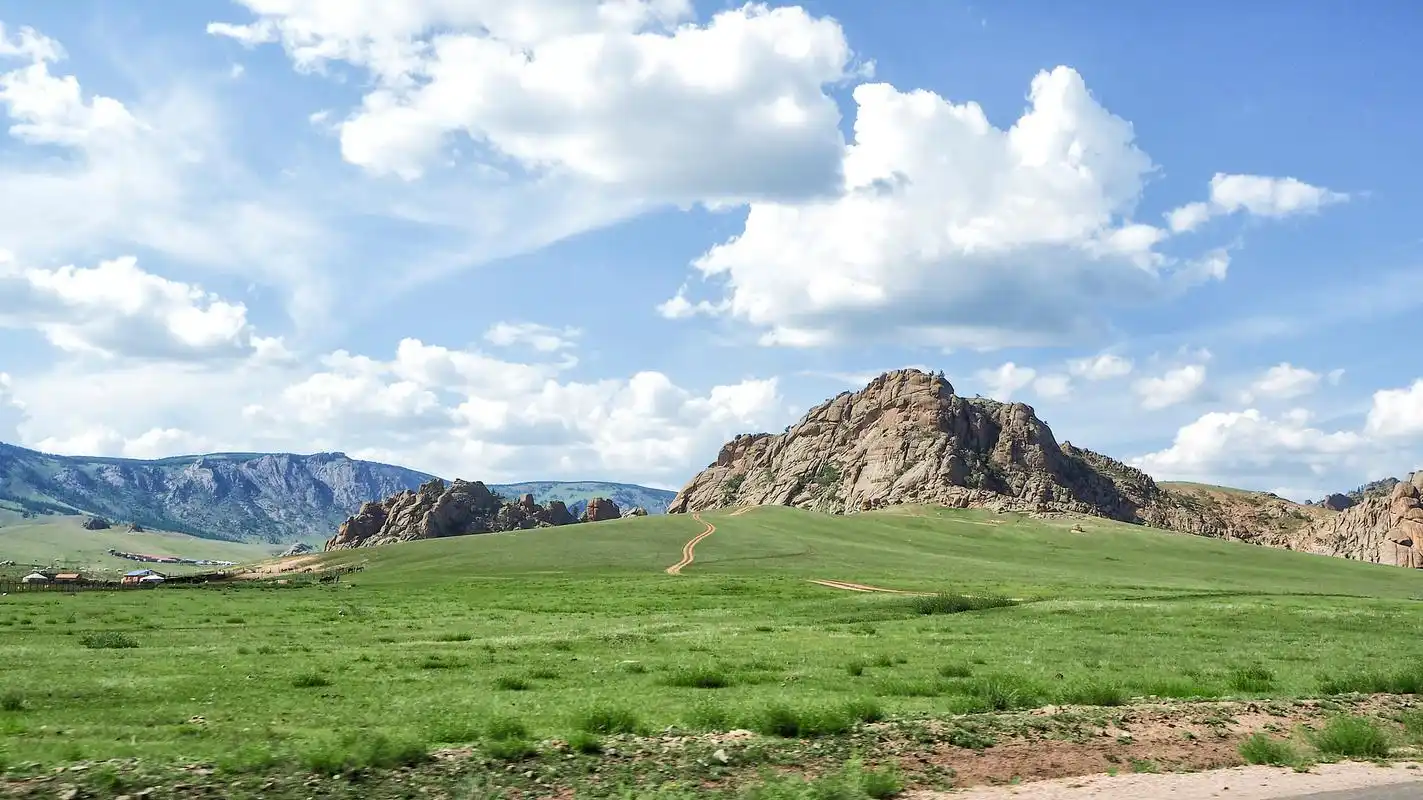 内蒙古十大名山排名: 10.内蒙古中部阴山山脉中段大青山 9.