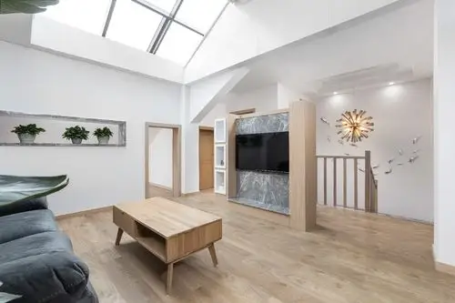 透着温馨又不失时尚的住宅室内实景图