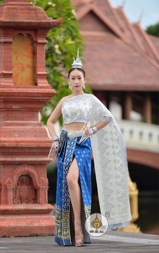 傣王妃服饰泰国服装女套装手工穿珠抹胸裙子开叉告庄旅拍摄影服装