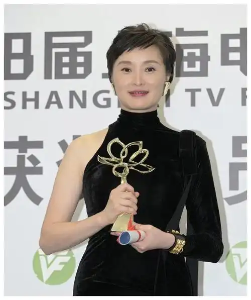 51岁吴越不再接受世界宽容:展现真实实力,感受惊人转变!|凌玲|胡歌|罗