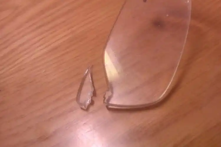 眼镜因为质量问题碎掉了,店家死不承认怎么办