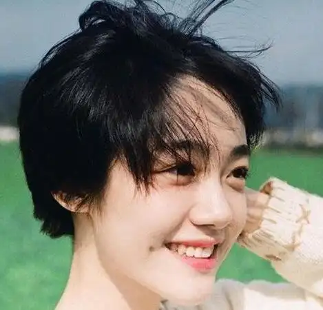女生夏天最新流行的清爽时髦超短发图片
