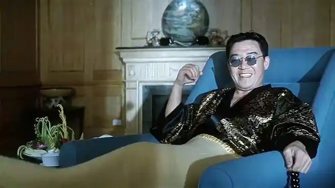 黑金:周朝先去见部长,部长低下的毯子一直在动,真是太奇怪了!