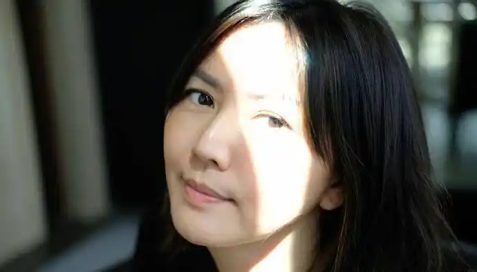 孙燕姿罕晒秋日自拍,42岁皮肤细腻颜值逆生长,天后豪宅超简朴_生活