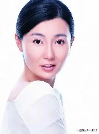 张曼玉是娱乐圈里备受赞誉的明星,她曾经在80年代初步进娱乐圈时,以一