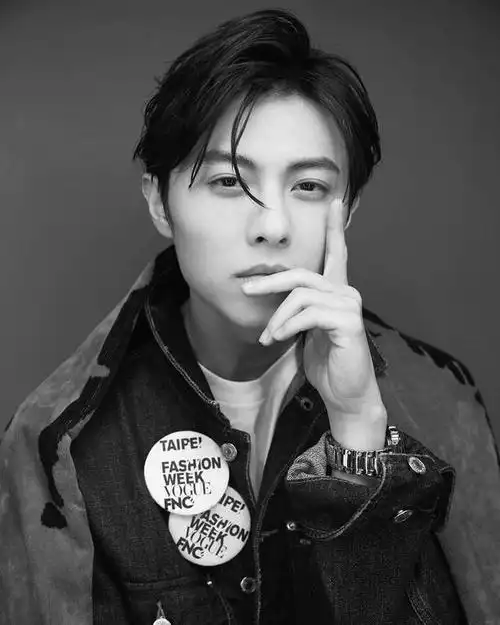 王子邱胜翊拍率性写真 演绎牛仔时尚帅气无限