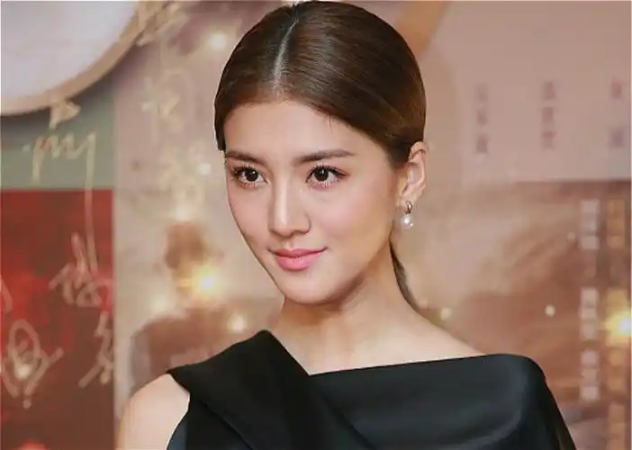 三位女友均是女模?|林峯|张馨月|吴千语_新浪新闻